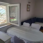 Granic Apartment *