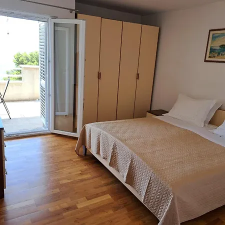 Granic Apartment Mimice